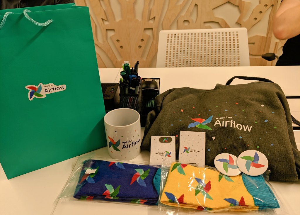 @GCPcloud invests in #opensource! Especially if it is awesome swag for awesome @ApacheAirflow community! Excited about tomorrow's meetup that we are hosting in #Warsaw together with @polidea 💃 meetup.com/Warsaw-Airflow…