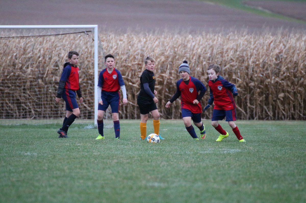 BlueJayHawk5's tweet photo. The temperature took a nose dive Tuesday evening for this matchup between St. Vincent de Paul and St. Thomas More  #CYSL ⚽️🥶 https://t.co/3RxN4U1Dkm
