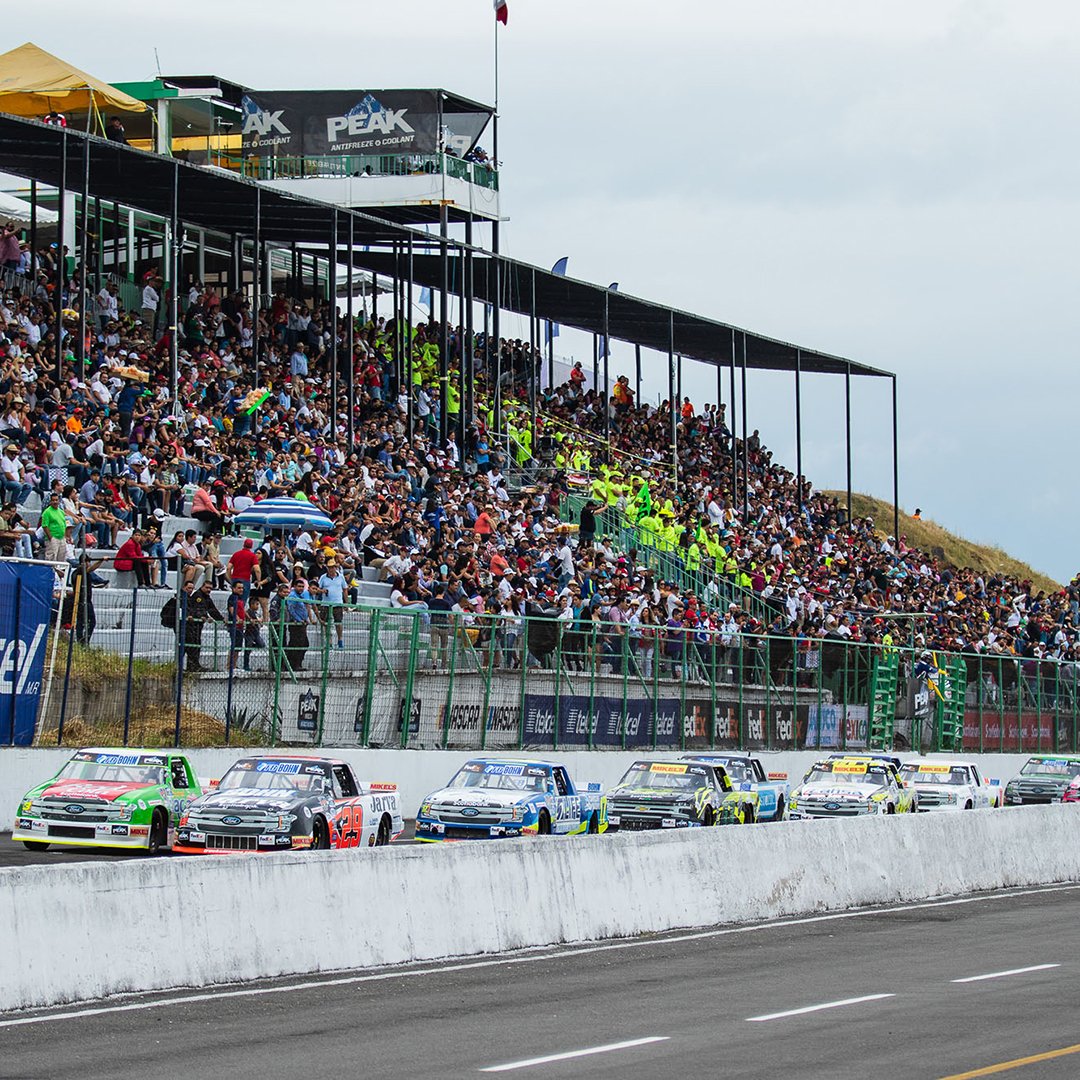 SportCar.com tweet media