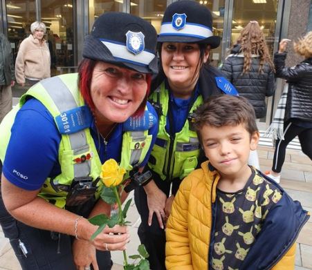 This little lad was handing out yellow roses for smiles in #Wolves on #worldmentalhealthday2019. He stopped and gave two of our PCSOs one of his roses 🌹 and we'd love to track him down to say thank you for being a little star 🌟

If you have any ideas, please get in touch.