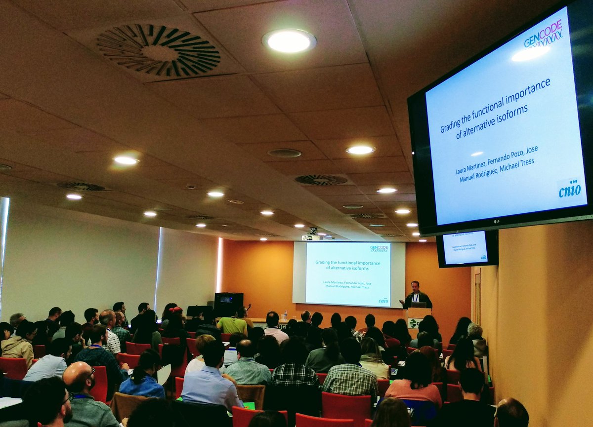 fpozoca's tweet photo. @MichaelTress explaining our work about the functional importance of Alternative Splice Isoforms in #IIBioinfoCAM at @CBGP_Madrid. @BU_CNIO @appris_cnio @laumtnezg https://t.co/8dK30VSRya