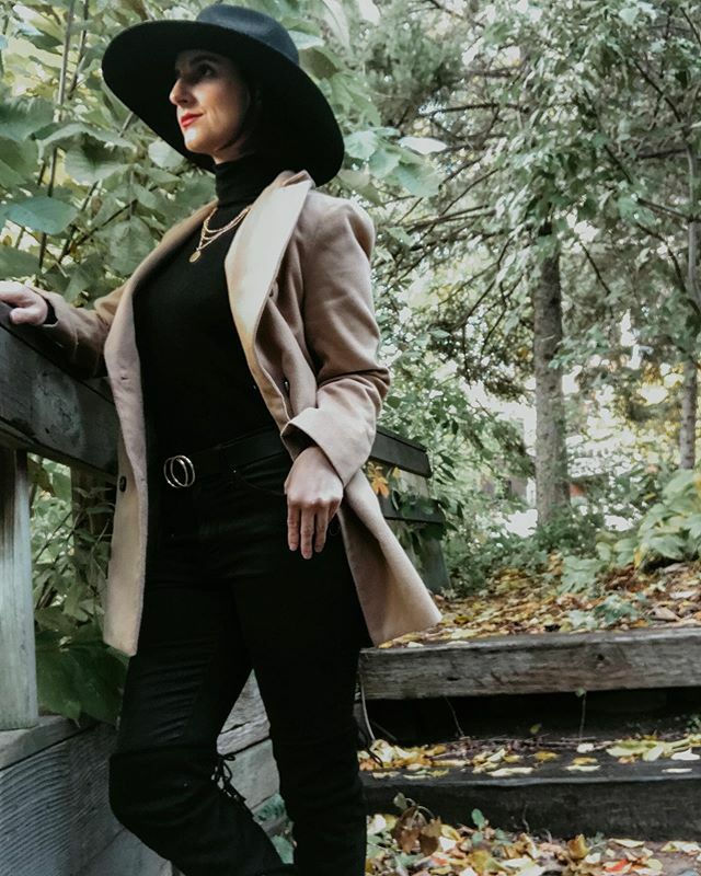 RittelMeThis's tweet photo. By the pricking of my thumbs, something wicked this way comes. ☠️👻🎃
.
.
.
.
#october #spookyseason #spooky #witchyvibes #macbeth #feelingwitchy #mnlifestyle #minnesota #minnesotalife #twincities #thisismymn #mnlife #citygirl #cityliving #citylife #li… https://t.co/fjYwckWeEX https://t.co/vqMki9A76c