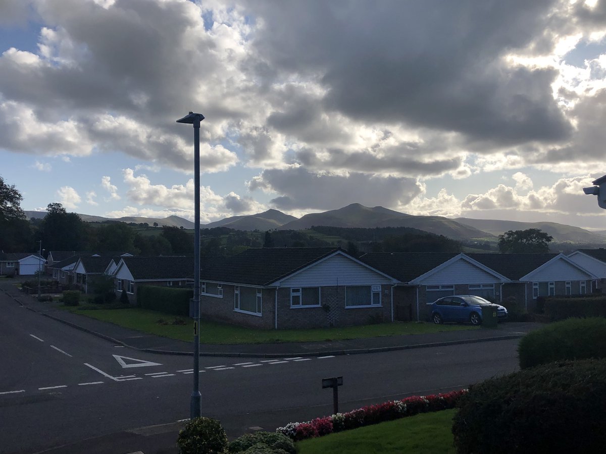 MatthewDorrance's tweet photo. Absolutely stunning view while out doing my rounds in St John Ward this afternoon. #WorkinPowys #LabourLocal #YourCouncillor https://t.co/tNy7Y8XLkw