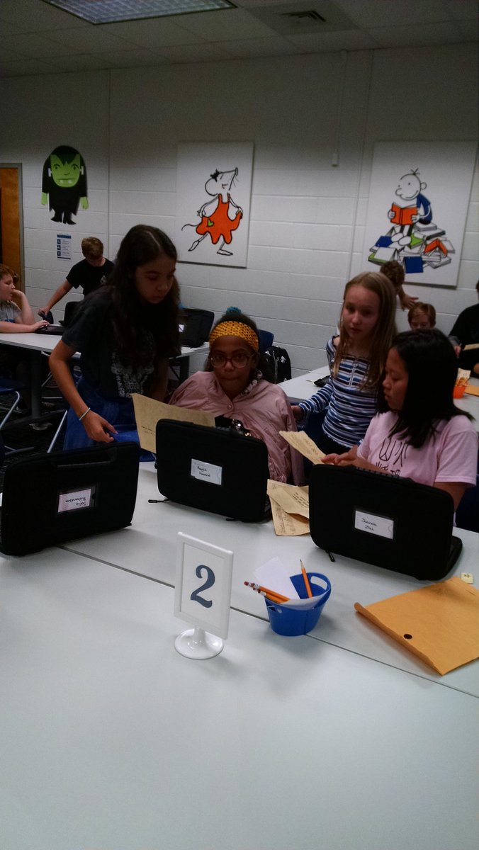 JenniferArchual's tweet photo. Fun learning about Colonial Spies with a digital breakout. @AlantonAstros @twinjamom @AlantonLMS https://t.co/wXIih4xYIf