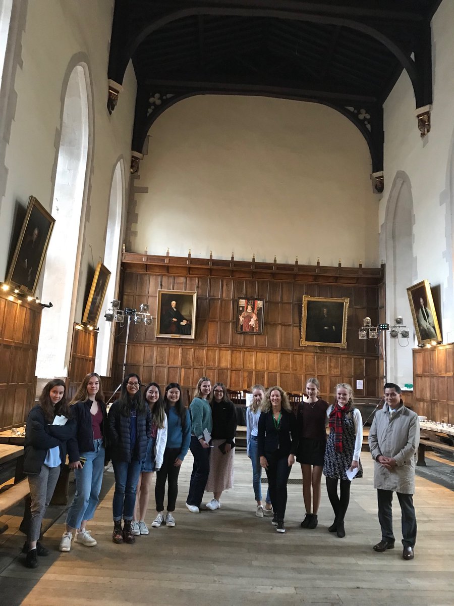 StSwithunsBio's tweet photo. U6 Medics present at Winchester College epidemiology Studium lecture! #stswithunsbio #stswithunsscience #wincoll #itswhat #U6girls https://t.co/kd00EFKD69