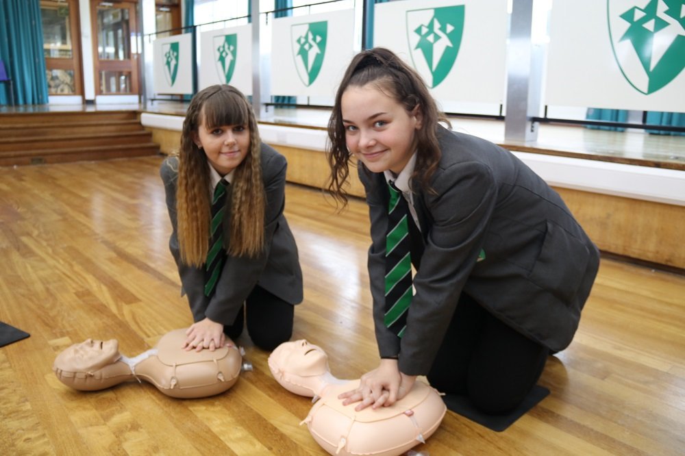 holgatehucknall's tweet photo. Year 9 students learned essential life-saving CPR skills today as part of #RestartAHeartDay 

Sincere thanks to @EMASNHSTrust @nottsfire and @nottmhospitals for delivering such fantastic sessions for our students.

Read more on our website: https://t.co/IcEN7x6ONq https://t.co/zLYOsfvjAB