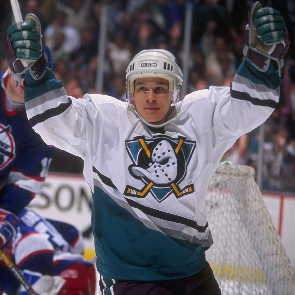 402 goals
587 assists
989 points

1 Hall of Fame career.

Happy Birthday, Paul Kariya!   