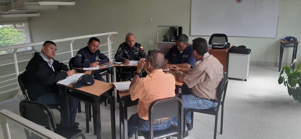 UNES__Tachira's tweet photo. #Reunión // Subdirector @UniversidadUNES #Táchira Junto a Jefes de Academia de #CICIPC #POLICIAL y Autoridades Académicas realizan evaluación para el proceso de Practica de Sevicio para este Lunes 21/10/2019 @gralcacioppo @JARosalesDuque @NestorReverol https://t.co/bnz4HnncrO