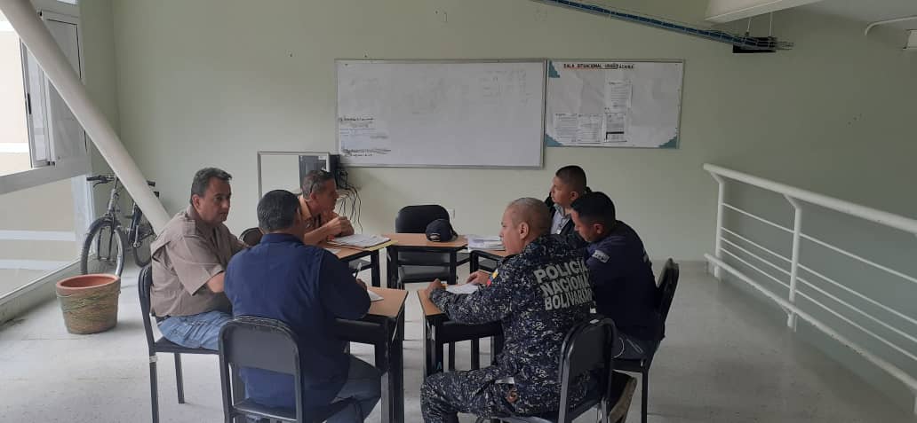 UNES__Tachira's tweet photo. #Reunión // Subdirector @UniversidadUNES #Táchira Junto a Jefes de Academia de #CICIPC #POLICIAL y Autoridades Académicas realizan evaluación para el proceso de Practica de Sevicio para este Lunes 21/10/2019 @gralcacioppo @JARosalesDuque @NestorReverol https://t.co/bnz4HnncrO