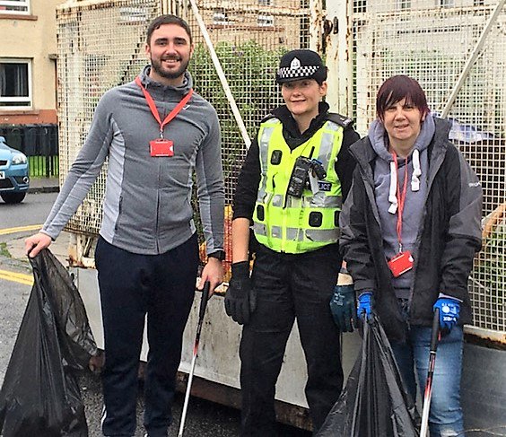 PSOSNWEdinburgh's tweet photo. We had a busy day helping out at the Community Clean Up organised by @Edinburgh_CC in Crewe Road Gardens #ForthCommunity #CommunityEngagemnt https://t.co/bXhSyXwpuM