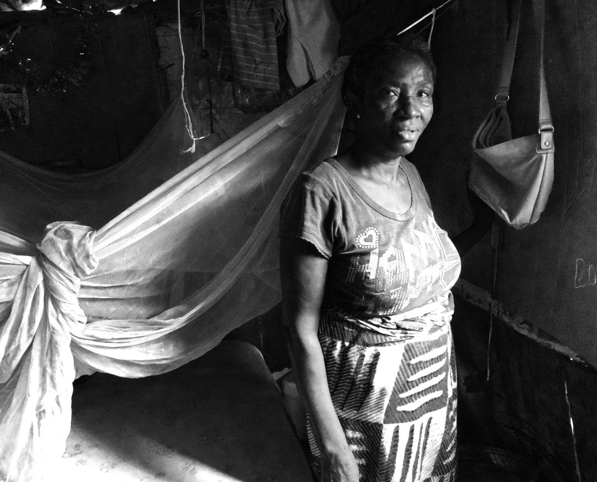 MarolaVaes's tweet photo. 1. Story #4 in my ongoing #photography project shows Ma Annie Walker, who gave me an interesting tour of her house. After our first stop in the bedroom (photo 1) she lead us to another room where she proudly pointed to... https://t.co/2nnXHoNP5l