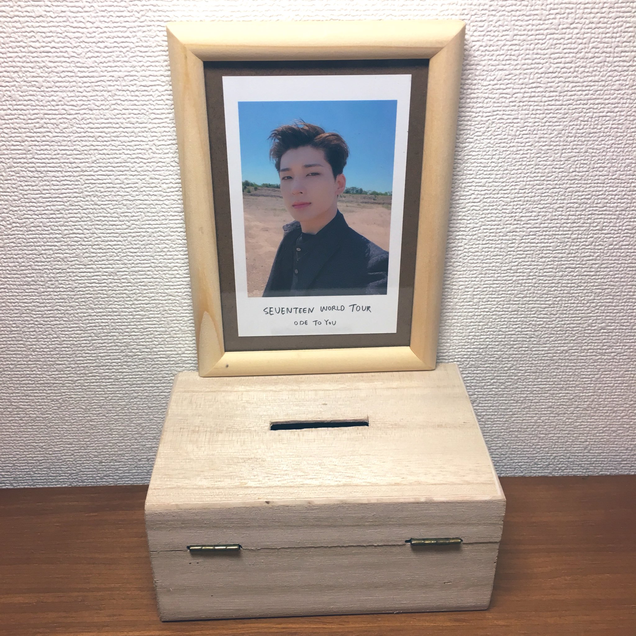 ポン デ ポン 推し貯金箱 推しがセルカあげたら1000円 推しが動画あげたら00円 推しがインスタ開設したら5000円 可愛いなぁと思ったら100円 かっこいいなぁと思ったら100円 T Co Zum1zge32s Twitter