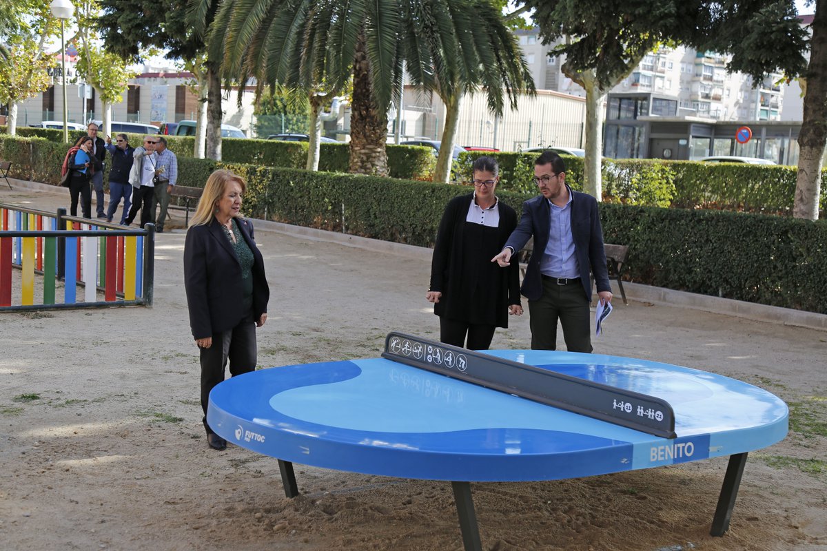 AytoMostoles's tweet photo. Instaladas dos mesas de juegos, una para #TenisDeMesa y otra para la práctica del #futtoc, en el parque infantil ubicado entre la calle Pintor Picasso 9 y la calle Españoleto 1 de #Móstoles. https://t.co/Pgh5WOgddP https://t.co/K2NGS5AvAs