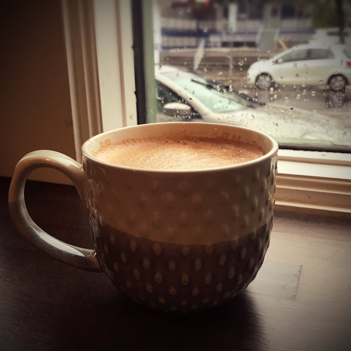 InFocusForMedia's tweet photo. Rainy days are perfect days to edit in a cozy café with a warm #beverage. ☕️ https://t.co/kwerRO2pwg