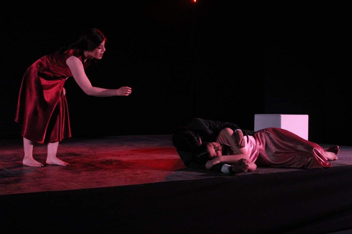 La Gob. <a href="/Anita_Mayorga/">Ana Mayorga</a> junto a la seremi de <a href="/culturasmag/">Culturas Magallanes</a> Katherine Ibacache participaron de la inauguración de la 6ta versión del Festival "Vientos de Teatro", actividad organizada por Colegio Natales para que jóvenes natalinos muestran su talento en la disciplina #ChileEnMarcha