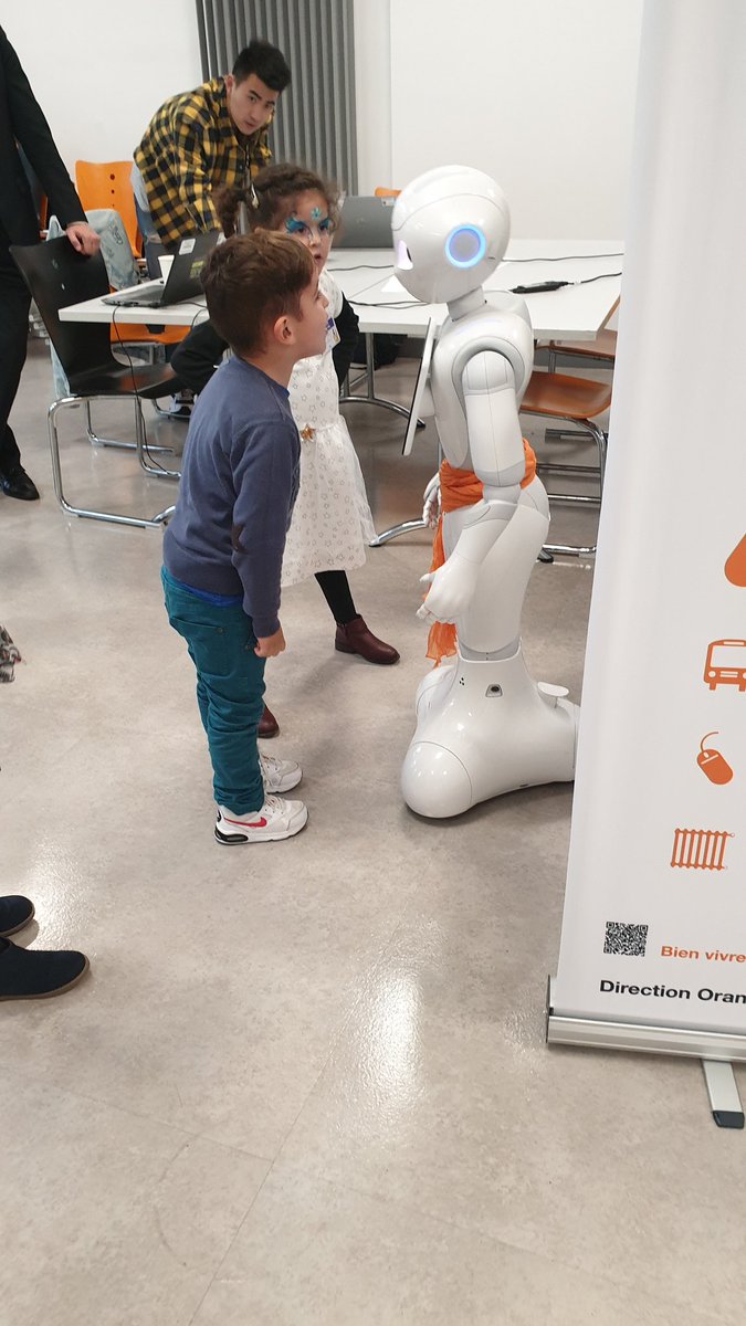 Quel bonheur de découvrir le bureau de maman où papa , et pleins d animations ! #SuperCoders #jedichallenge, jeux @amb_digit
#orangemôme #saintMaur # Merci pour les etoiles dans les yeux