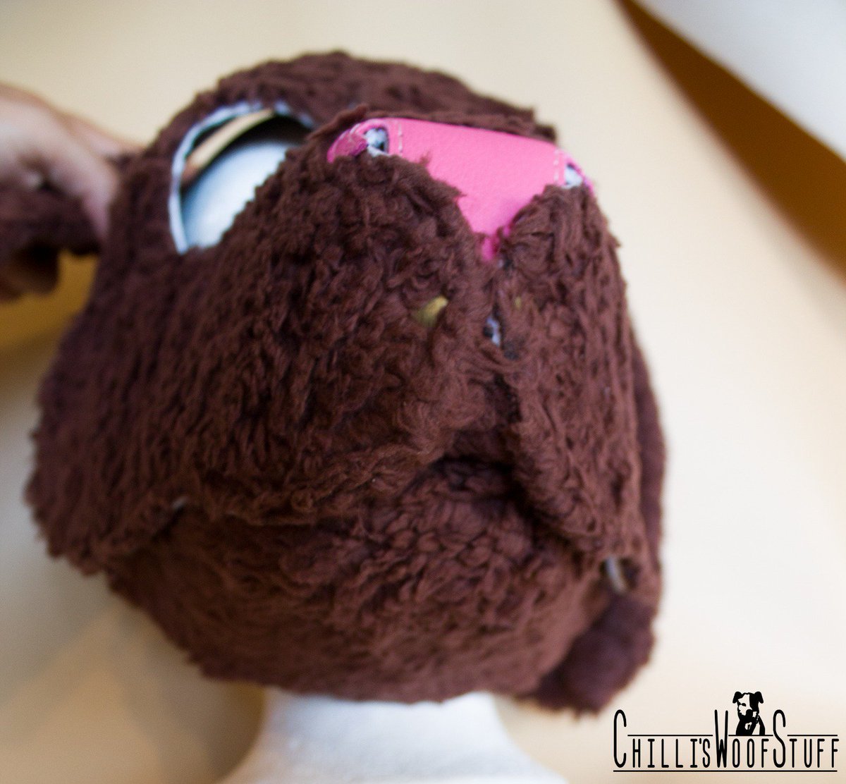 chillis_leather's tweet photo. Fluffy vegan brown poodle pup ^^
Custom work โบ๏ธ
#vegan #puppyplay #puppyhood
#poodlemask #poodlehood https://t.co/SFAxjjO0k6