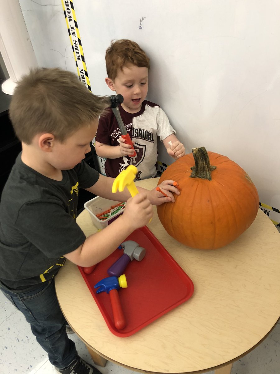 Jessica03001885's tweet photo. Construction is more fun when you get to hammer into a pumpkin! #iamwfisd #bebold #wfisdearlylearn #wfcunningham https://t.co/ttO1qvi9x3