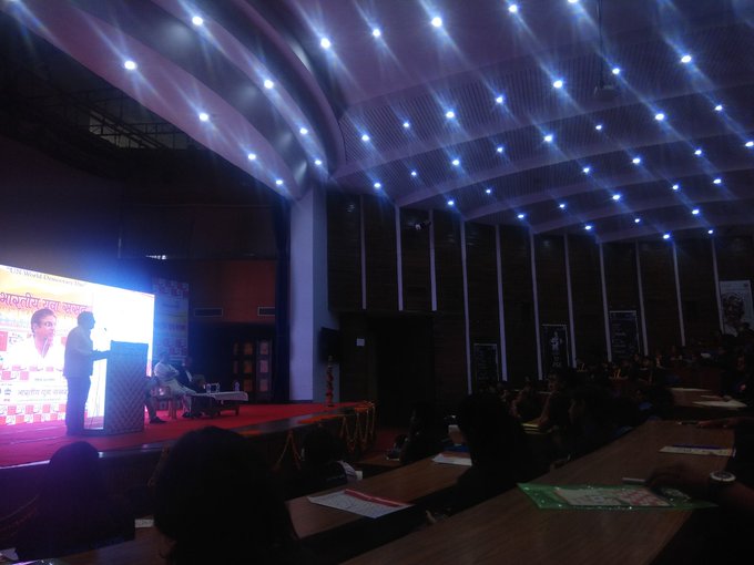 YouthParlia's tweet photo. During the session "Central Hall" Indian Youth Parliament.
#ashutoshjoshi #indianyouthparliament #mediafoundation #youth #young #iyp #parliament #democracy https://t.co/ubzYHrkrfz