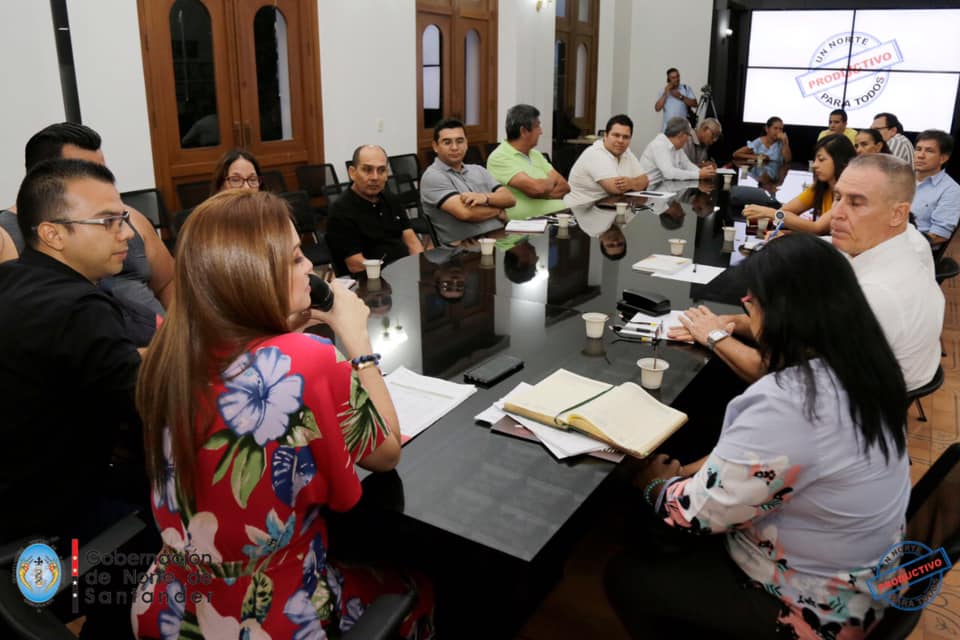Indenorte_'s tweet photo. Indenorte, en cabeza del director @DavidAlvaradoMu , facilitó, diálogo entre los Presidentes de Ligas y la Gobernación, en cabeza de la Dra Sonia Arango Medina para aclarar dudas sobre la participación de la delegación de Norte en Juegos Nacionales y Para-nacionales Bolívar 2019. https://t.co/Y8uD33KvmG