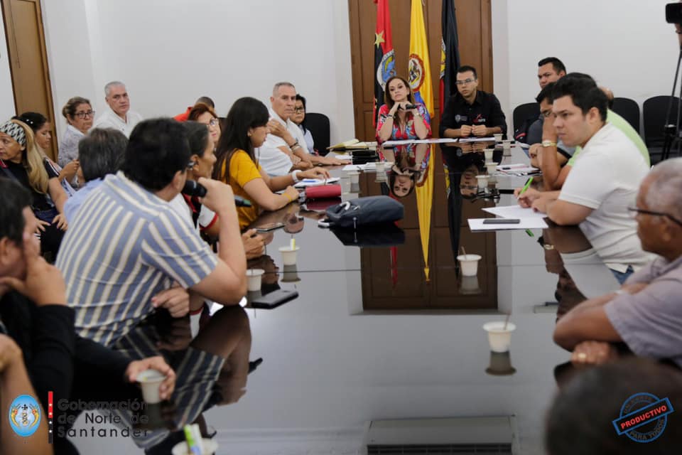 Indenorte_'s tweet photo. Indenorte, en cabeza del director @DavidAlvaradoMu , facilitó, diálogo entre los Presidentes de Ligas y la Gobernación, en cabeza de la Dra Sonia Arango Medina para aclarar dudas sobre la participación de la delegación de Norte en Juegos Nacionales y Para-nacionales Bolívar 2019. https://t.co/Y8uD33KvmG