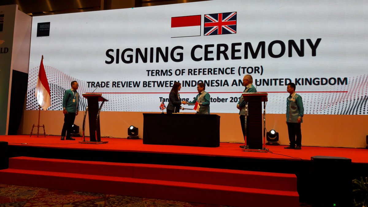 Mendag RI @EnggarMendag menyaksikan acara penandatanganan Terms of Reference kajian perdagangan #IndonesiaInggris. #TEI2019 #GenjotEkspor
