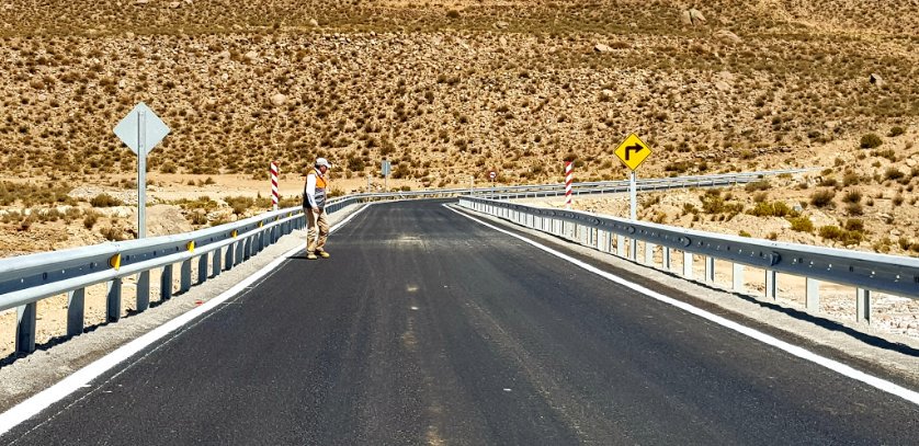 moparica's tweet photo. Hoy donde nace Chile Gob. del pdte @sebastianpinera cumple mejorando conectividad de comuna de G. Lagos, Quebrada Allane, con 10 km de pavimentos básicos, abriendo caminos para el desarrollo del loc. sector línea (Alcérreca, Humapalca, V. I Industrial y Tacora).
 #ChileEnMarcha https://t.co/fCHY8ujru2