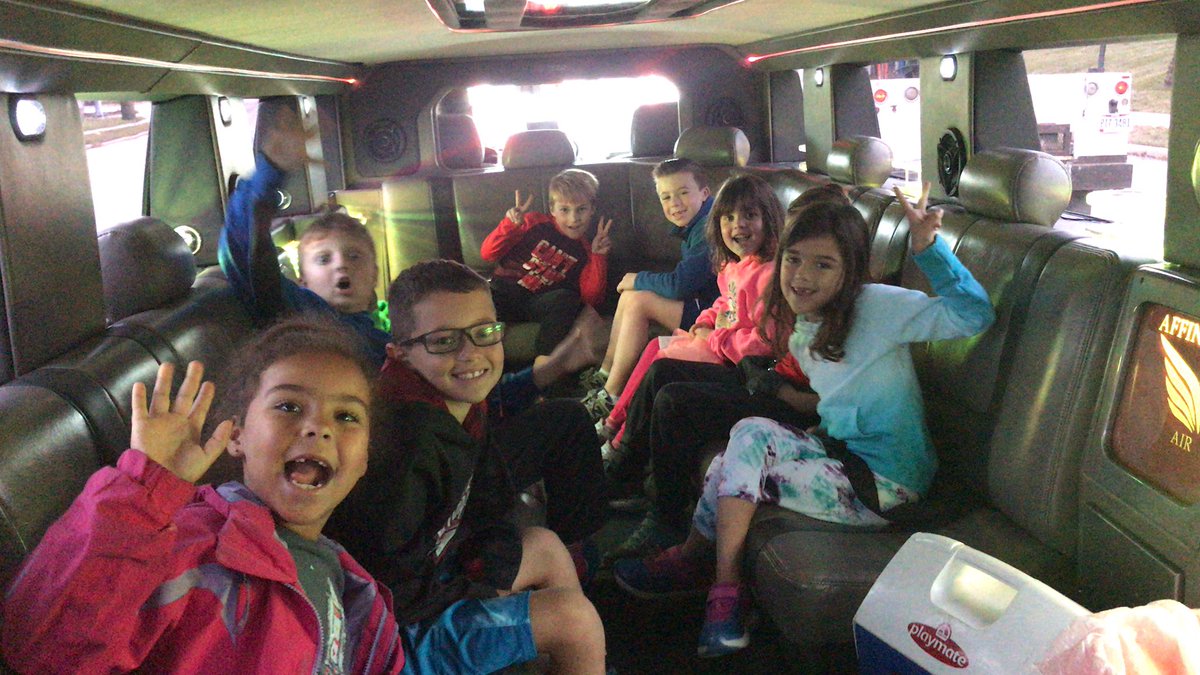 goMercerEagles's tweet photo. Limo ride to Mod Pizza!  What a great reward for being the top sales! #weareFHSD https://t.co/MtefZYHjoD