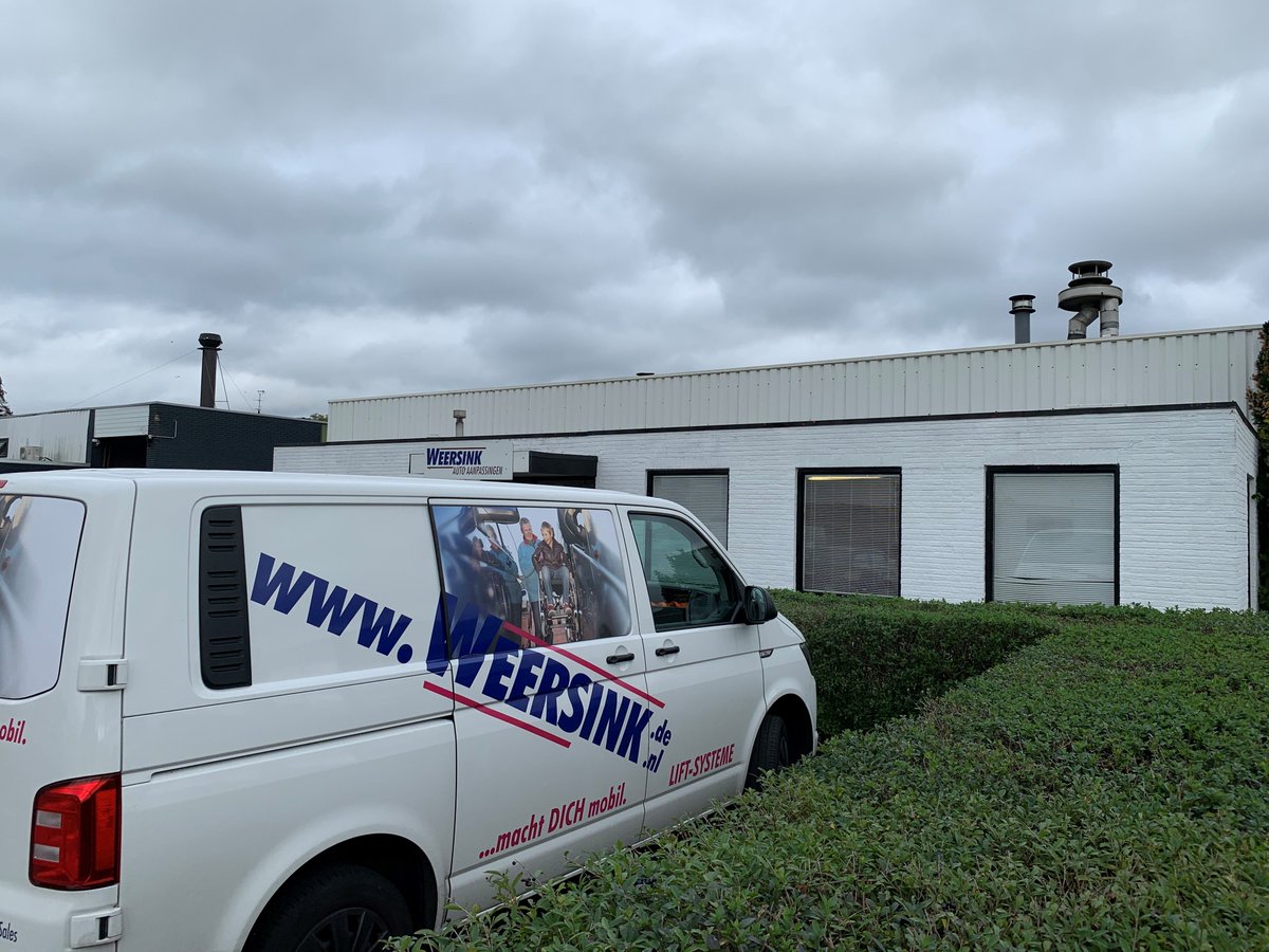autoaanpassing's tweet photo. Onze demobus is weer terug aan De Ossenboer @Gem_Enschede! Vandaag o.a. onze #minilift en #rolstoellift laten zien. Ken jij onze aanpassingen al? Kijk eens op: https://t.co/jpiuLsdxvn #ergotherapie #wmo #rolstoel #vervoer @ENergotherapie @HvA_Ergo @ErgoThuis @wmoraadoost https://t.co/QzJm3k6Om8
