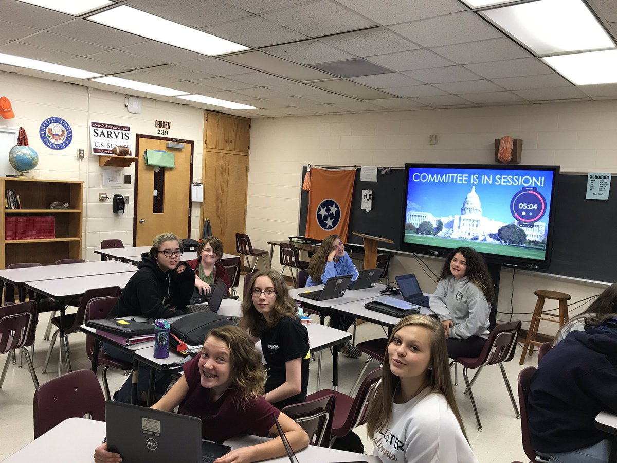 MrGardenWBMS's tweet photo. 8th grade Civics students collaborating to simulate the committee step in the legislative process.  Creating and editing their own pieces of legislation to solve important issues at the federal, state, and local level.  Presentations, debates, and voting starts tomorrow! @WBMS5 https://t.co/0xaJOCbiGR