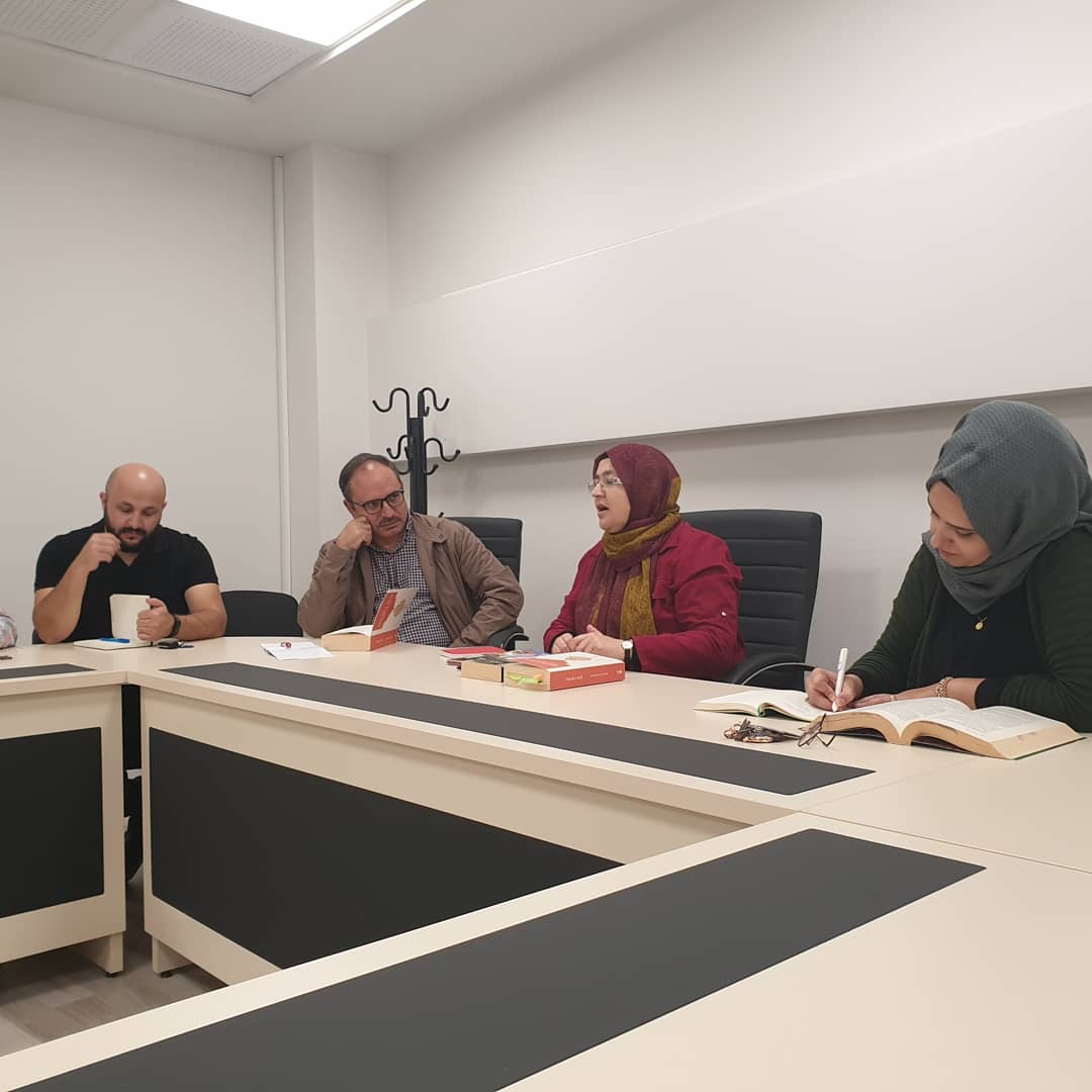 SDU_ESMAM's tweet photo. Kınalızade Ali Efendi'nin Ahlâk-ı Alâî adlı eserini, Maverâ Okumaları kapsamında kritik ettik. Üniversitemiz Kınalızade Islam Arş. Merkezi Müdürü Doç. Dr. Ayşe Sıdıka Oktay programımıza katılarak, hem Kınalızade Ali Efendi hem de ahlâk anlayışı üzerine bilgi paylaşımında bulundu. https://t.co/iG4QhNi4Rj