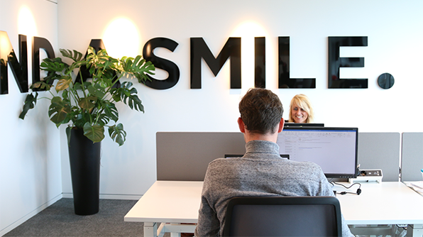 In Share A Day volgen we collega's om je een kijkje te geven achter de schermen bij Coca-Cola. Deze keer is het de beurt aan het Consumer Interaction Center; dé plek waar al je vragen en opmerkingen worden beantwoord: CokeURL.com/share-a-day_CIC

#shareaday #consumerservice #cocacola