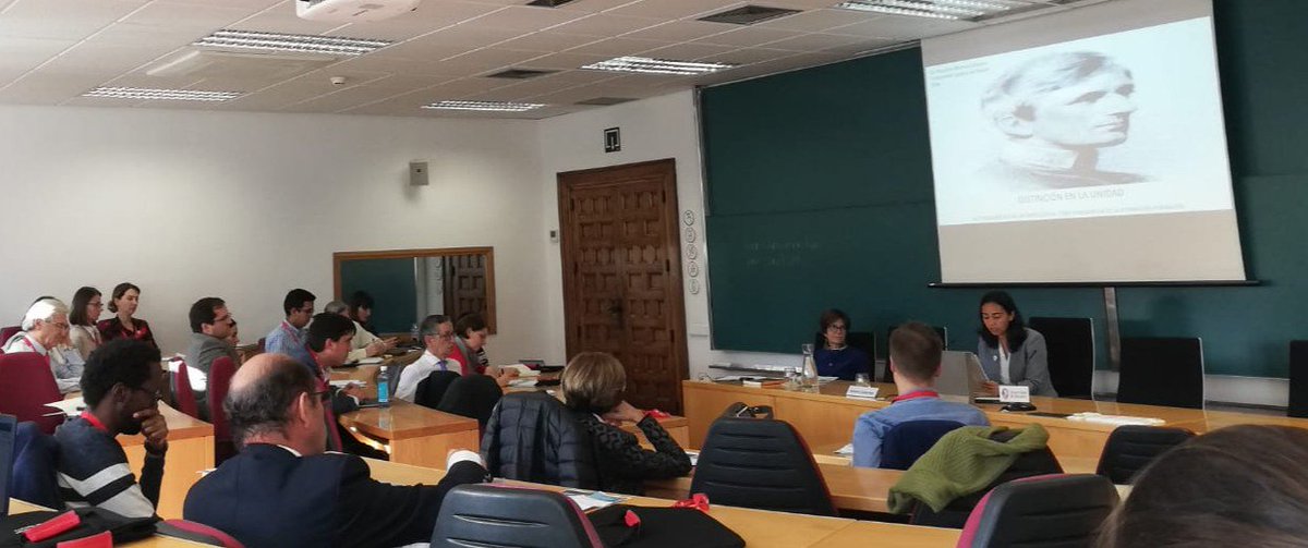 CoreUnav's tweet photo. "Solo cuando estamos libres de ocupaciones inmediatas somos capaces de aprender. El producto final de la educación es la persona que sabe conducirse con acierto en el mundo" Marial Corona de @unav presenta "Pragmatismo y ocio en Idea of a University" #CoreConference19 https://t.co/7UXJnJwkyy