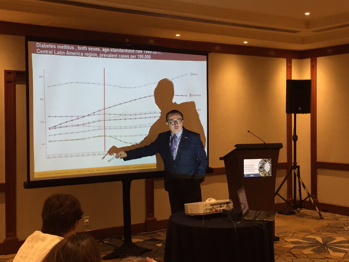 AleAsociacion's tweet photo. No hay enfermedad más costosa, más triste, más dolorosa como la #EnfermedadRenalCrónica y su principal causa es la #Diabetes no controlada. #MesaRegionalLATAM #Diabetes Dr. Hector Gallardo-Rincón @Fund_CarlosSlim https://t.co/wLG3toobAp