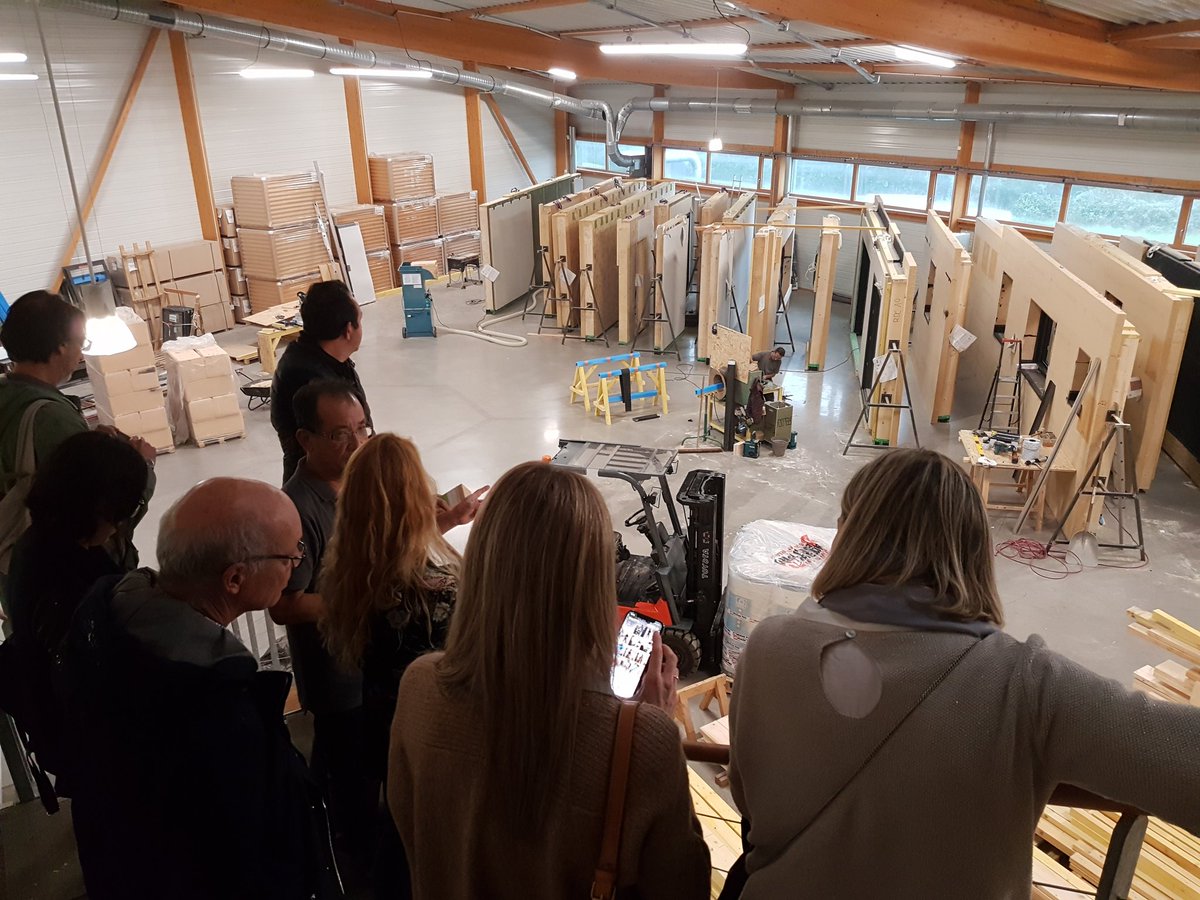 CeeiCreativ's tweet image. Voir une maison se faire construire mur par mur en usine !!! 😮 Incroyable performance de #TessaIndustrie qui construit une maison en une semaine ! @CETENMA @RetisInnovation