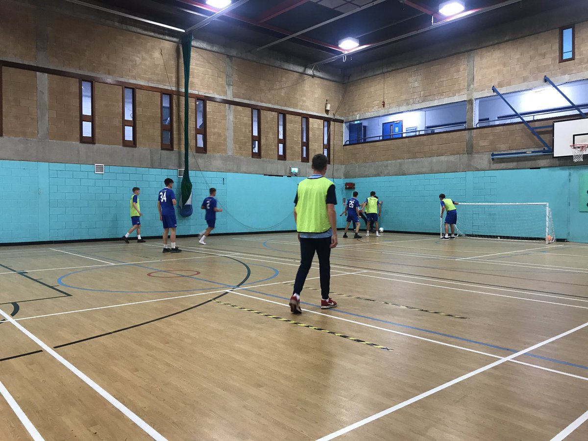 skilteksport's tweet photo. Our @ESCHastings @eschfootball U19’s practicing indoors today @FreedomLeisure in #Hastings! 

#HowsYourTouch #FiveO’s #SmallSidedGames #ImprovingPlayers #WinnersDoMore 😎⚽️🔥

#Hastings #Bexhill #Eastbourne https://t.co/eGwwatlpCy