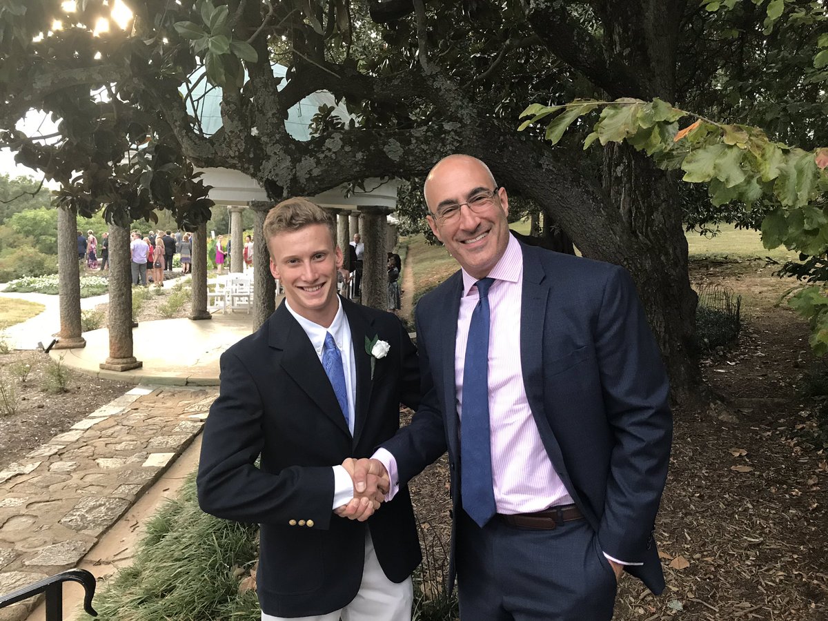 JakePer08418758's tweet photo. @AndrewNBC12 Got to meet one of the greats this weekend at Maymont park. Thanks for the great picture! https://t.co/KehjrRTV6W