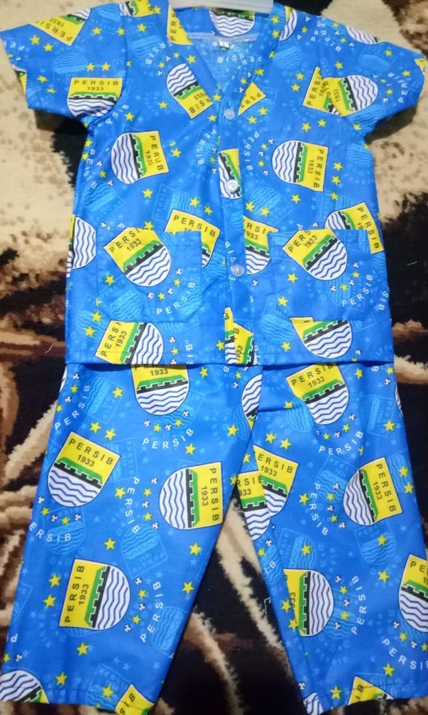 nnolis's tweet photo. Buat bobotoh. Biar nobar tambah seru. PIYAMA PERSIB adem @persib @PersibTwit @Bobotoh_Cyber @PERSIB_INFO @BobotohIndo ⏩ https://t.co/hbCmkhJgGT https://t.co/GaEFAlZYvo