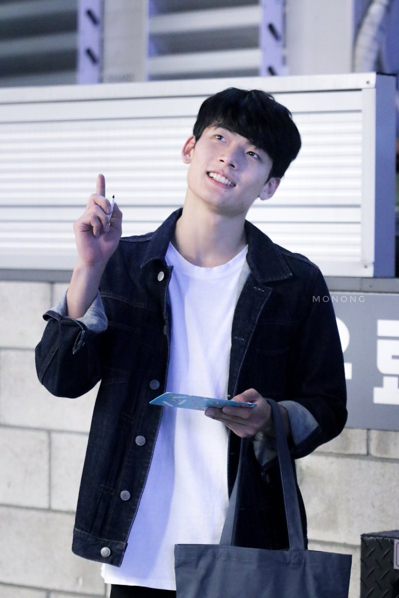 MN___etc's tweet image. 191016 연극 에쿠우스 #서영주 배우님 퇴근길