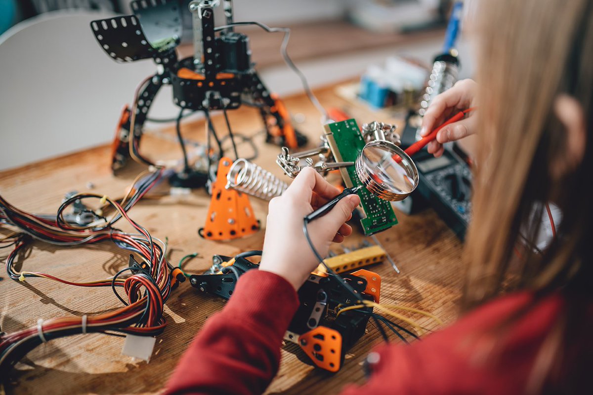 OT_FED's tweet photo. The @steam3Dmakerlab will be conducting a half-day maker session tomorrow with Grade 11 students from I.E. Weldon S.S. on programmable robots and incorporating teamwork & design challenges. #mobilemaker #OT_fed https://t.co/FJdTVpA6sR