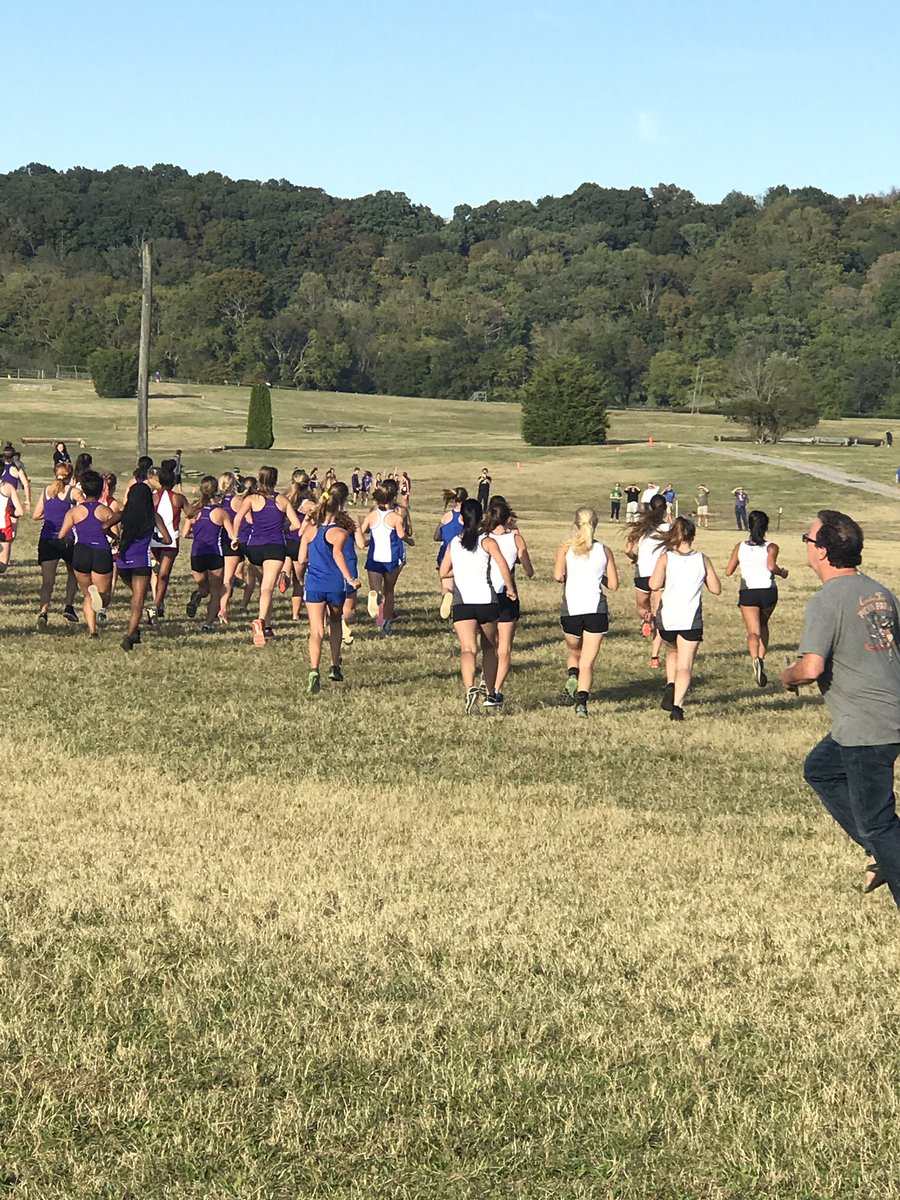 Burros_XC's tweet photo. Hillsboro took off at last night’s Metro City Championship Meet at Steeplechase. Boys placed fourth with Connor Williams coming in 2nd with a time of 16:40! 😎 #RunBurrosRun #WeRunThisCity https://t.co/284DSF7hax