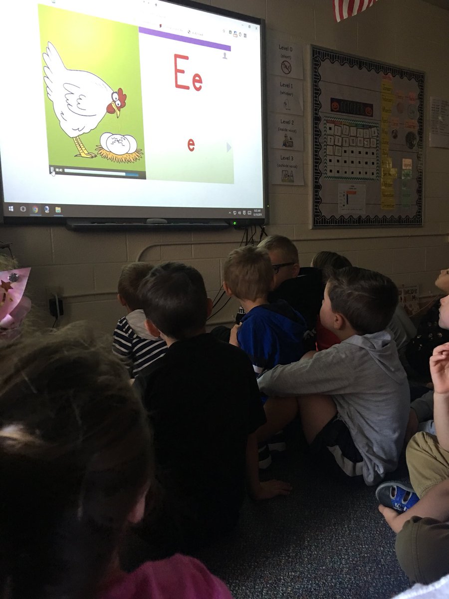 MonroeStock1's tweet photo. First grade students are not letting this dreary weather get in the way of another GREAT day at @NREVSD_Monroe ! Students working hard this morning during phonics instruction! 🦁 👨🏫 😎 #MyOhioClassroom #WeareNR #ExplicitPhonics https://t.co/GdQiol4JOU