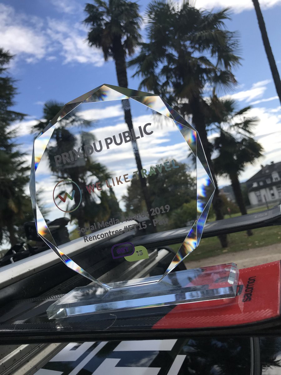 Val_Tho's tweet photo. Social media awards #ET15 : @Val_Tho remporte le prix du public avec l’opération du Télésiège Raclette ! 🏆🏅 https://t.co/6onlPpFmlI