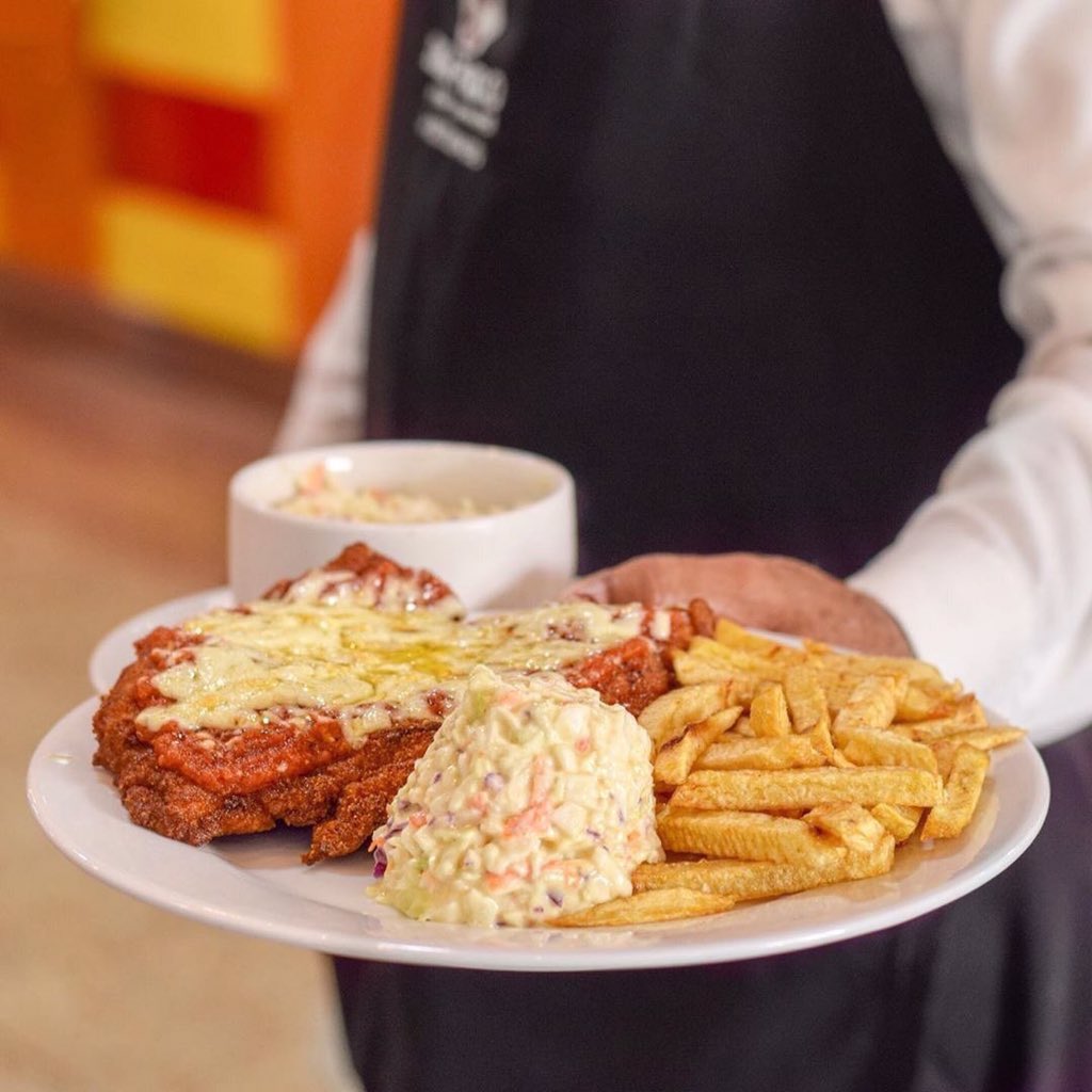 PanamaExtrema's tweet photo. No hay momento mas feliz que cuando se acercan con tu comida 😍... mejor aun si es nuestro pollo a la parmesana con ensalada coles low ¡te invitamos a probarlo!🤤 #DigaPollo #DigaCenter #Pollo #Ensalada #Maracay @digapolloc.a https://t.co/Ax26QsnDOJ