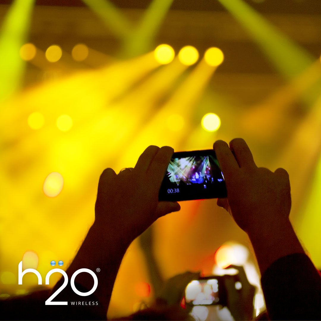 H2OWireless's tweet photo. Share everyday moments overseas with your loved ones. Monthly Unlimited plans include Unlimited International Talk to 50+ countries. #h2owireless #h2o #internationalplans #unlimitedplans #betterwireless #moreforless #savewithh2o #explore https://t.co/MXhyZHgktb