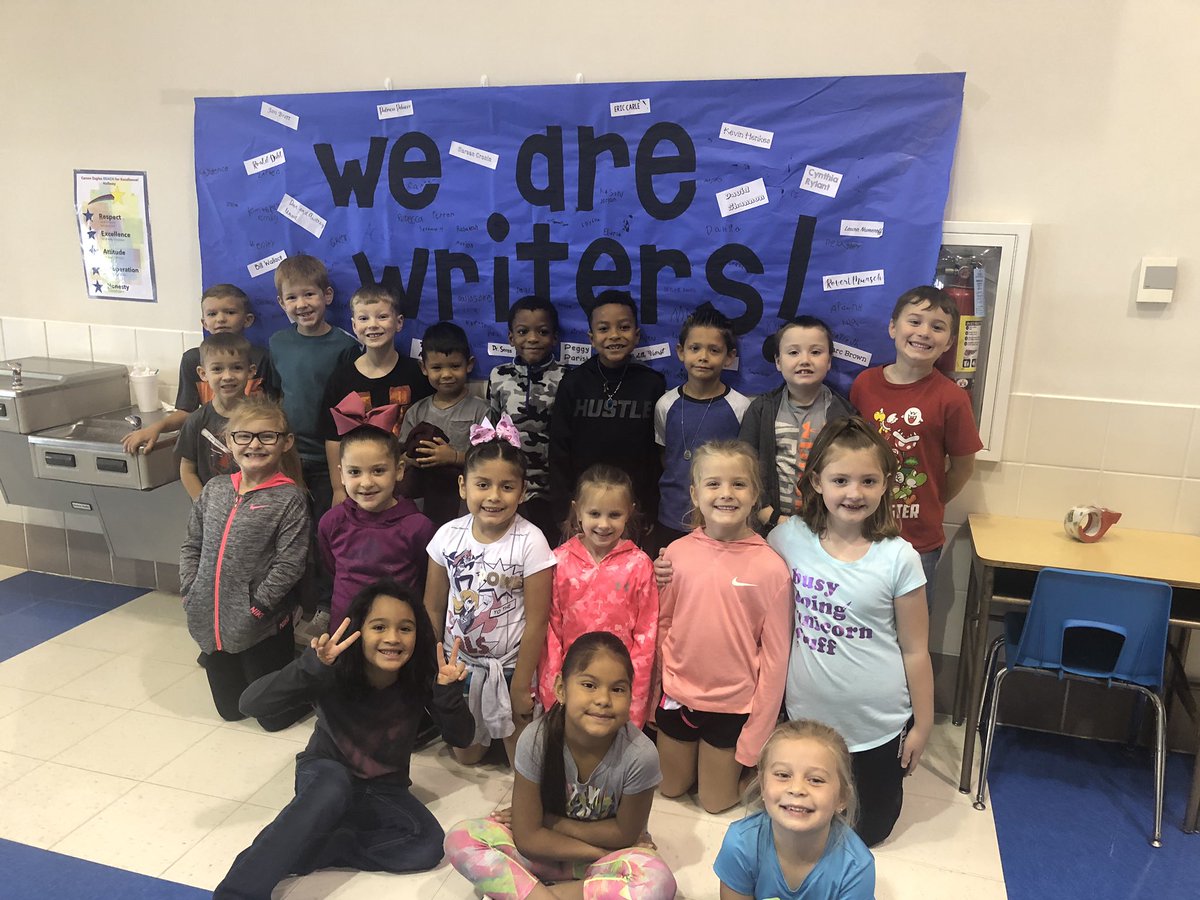rterrell1st's tweet photo. Celebrating writing!  @carsonstars @DISDCarson https://t.co/1O3RUjA1pb