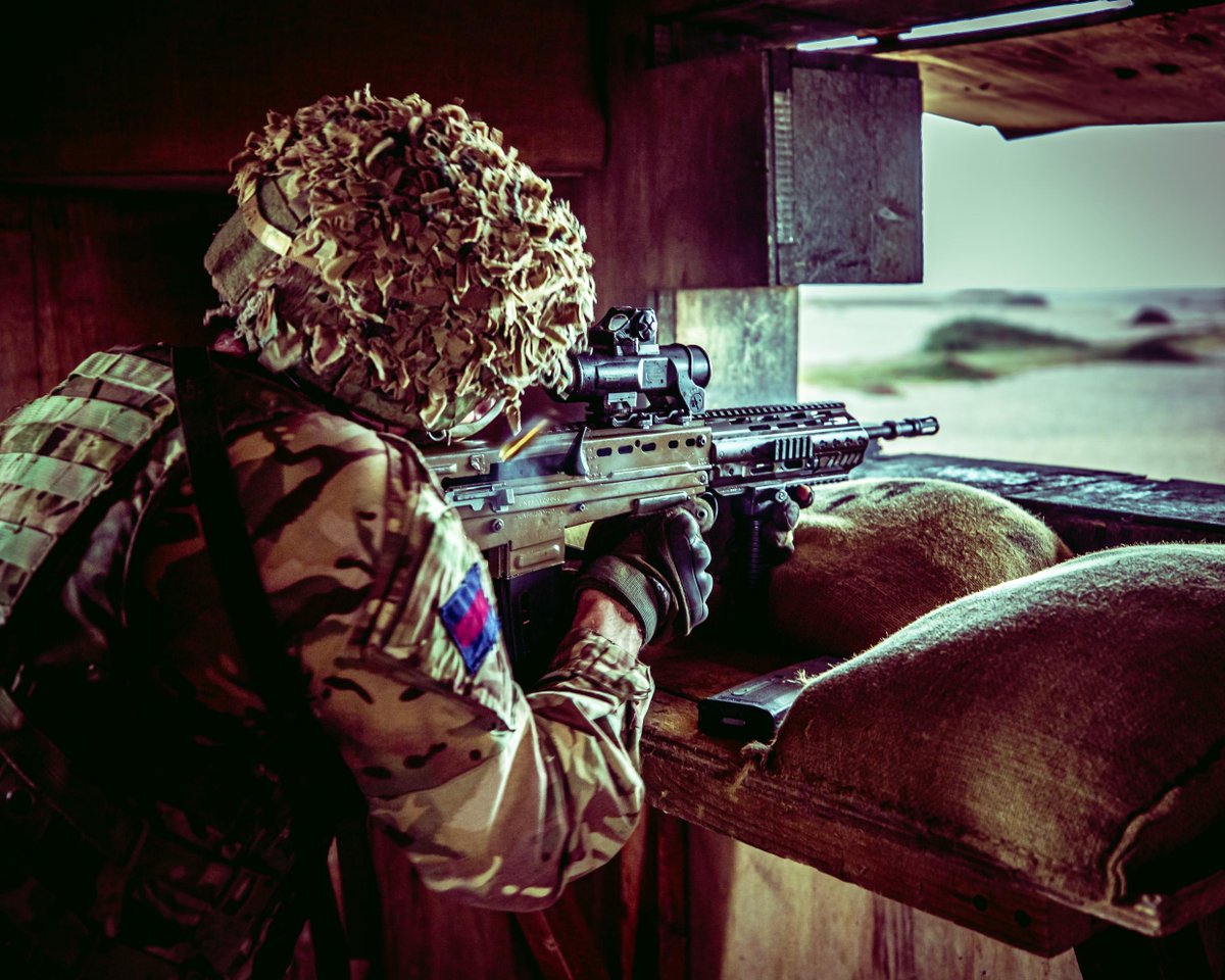 irish_guards's tweet photo. #Teamwork is essential to coordinate a defensive position.
These Irish Guardsmen are drawing on all their training in a live fire exercise on the Kent coast.

#irishguards ☘💂
#TheGuards
#FightingMicks
@1UKDivision @ArmySouthEast #BritishArmy https://t.co/1Keln2YHcm