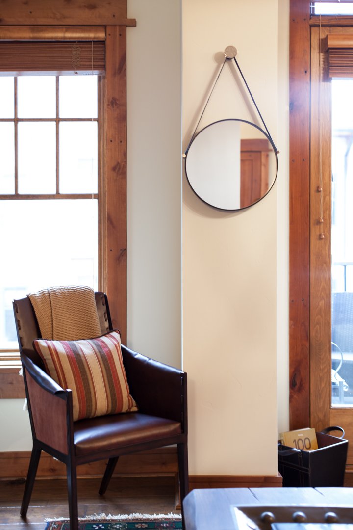 Something as simple as a pillow can pull everything together #pillowstyle #finditstyleit #myhomevibe #modernhome #designerhomes #myhousebeautiful #thoughtfullycrafted #highcamphome Photo: Kat Alves Photography