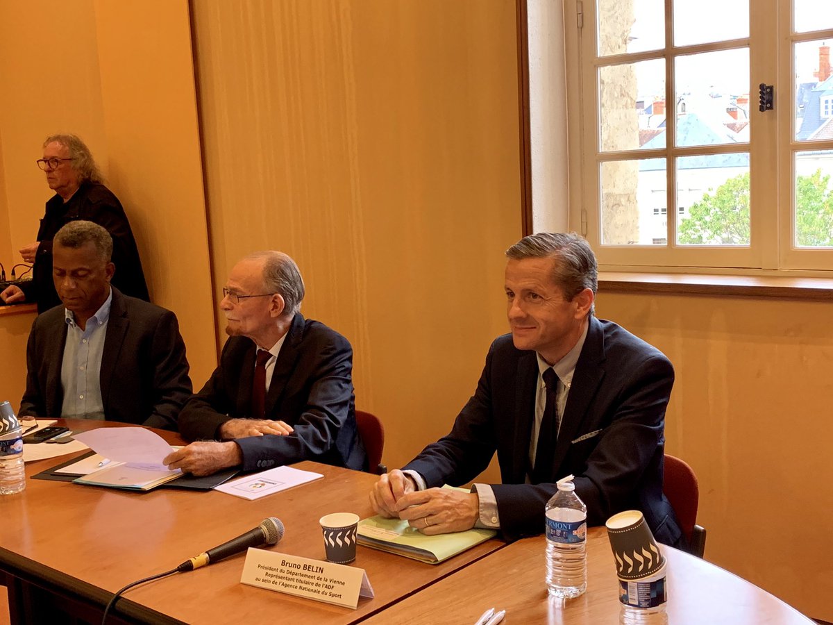 ADepartementsF's tweet photo. « L’idée soutenue par l’ADF et son Pdt @Dbussereau est que la flamme olympique passe dans tous les #Départements, y compris ultramarins à partir de J-100 » @brunobelin Pdt @departement86 #Paris2024 #ANS https://t.co/FlXoChUgs8