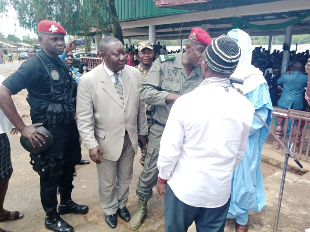 HonneurFidelite's tweet photo. Mr Ekeom Polycarb an ex fighter stole the show and had a standing ovation when he took the floor today to convince his misled brethren to drop their weapons, join the DDR for an eventual reintegration of normal life
#MashFire
#WinningFatly 🇨🇲 https://t.co/64QNvt1eR0